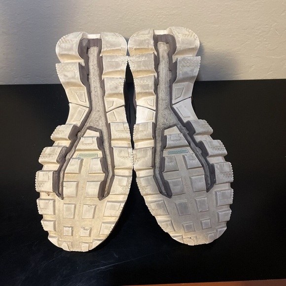 On Running woman Black and Purple Athletic Shoes size 10 - Picture 4 of 8